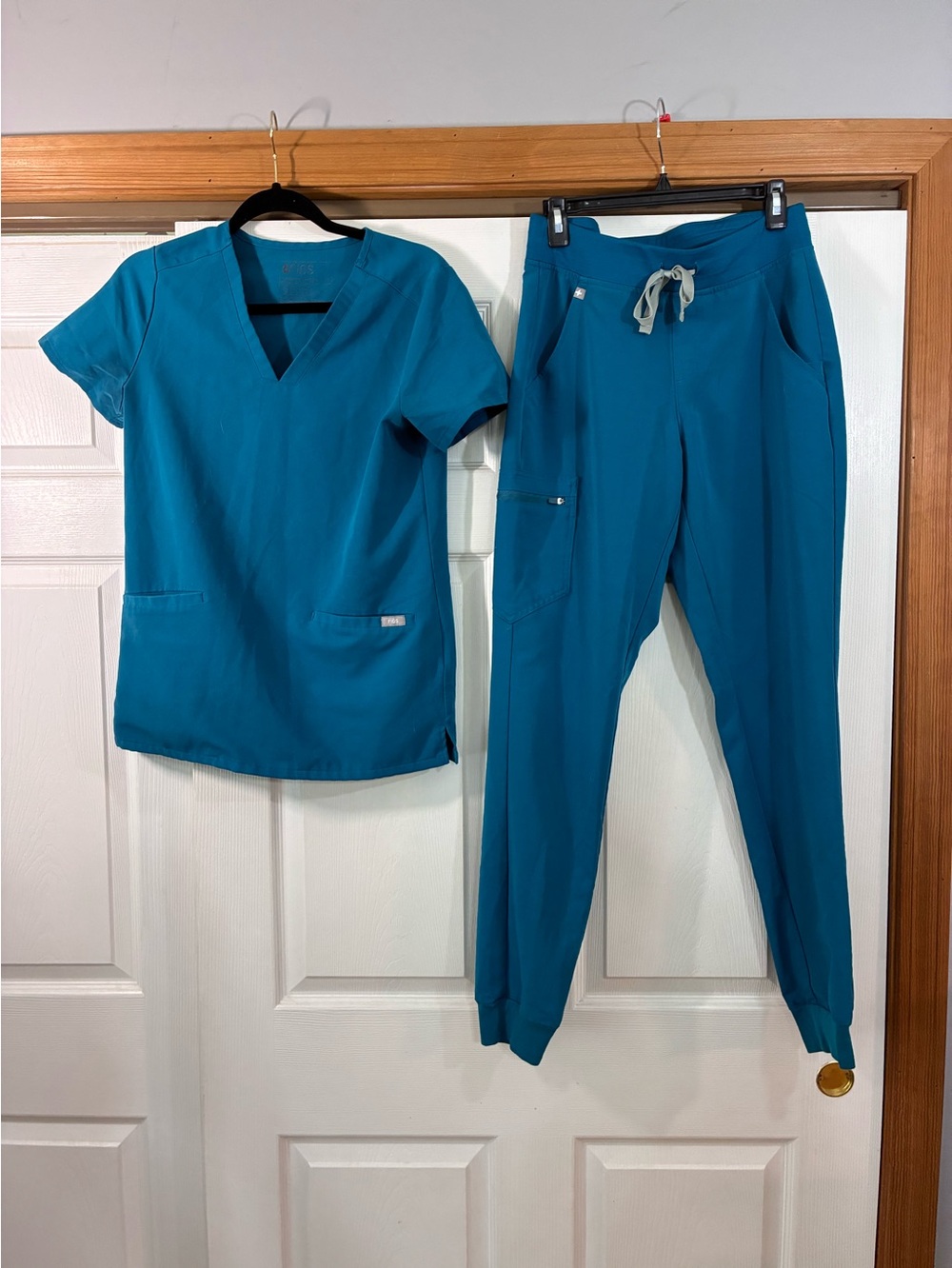 Figs pacific blue scrub set